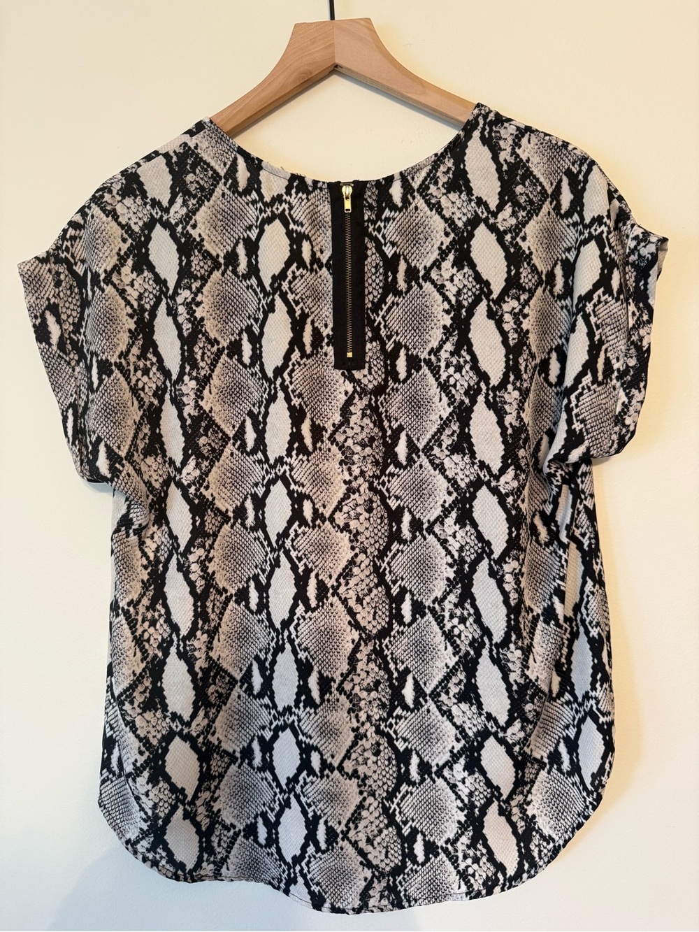 PINK ROSE Snake Print Short Sleeve Blouse - Black & White - Picture 2 of 8